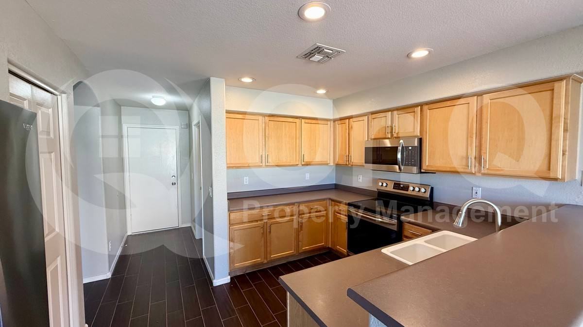 14700 W Carlin Dr - Photo 3 of 10