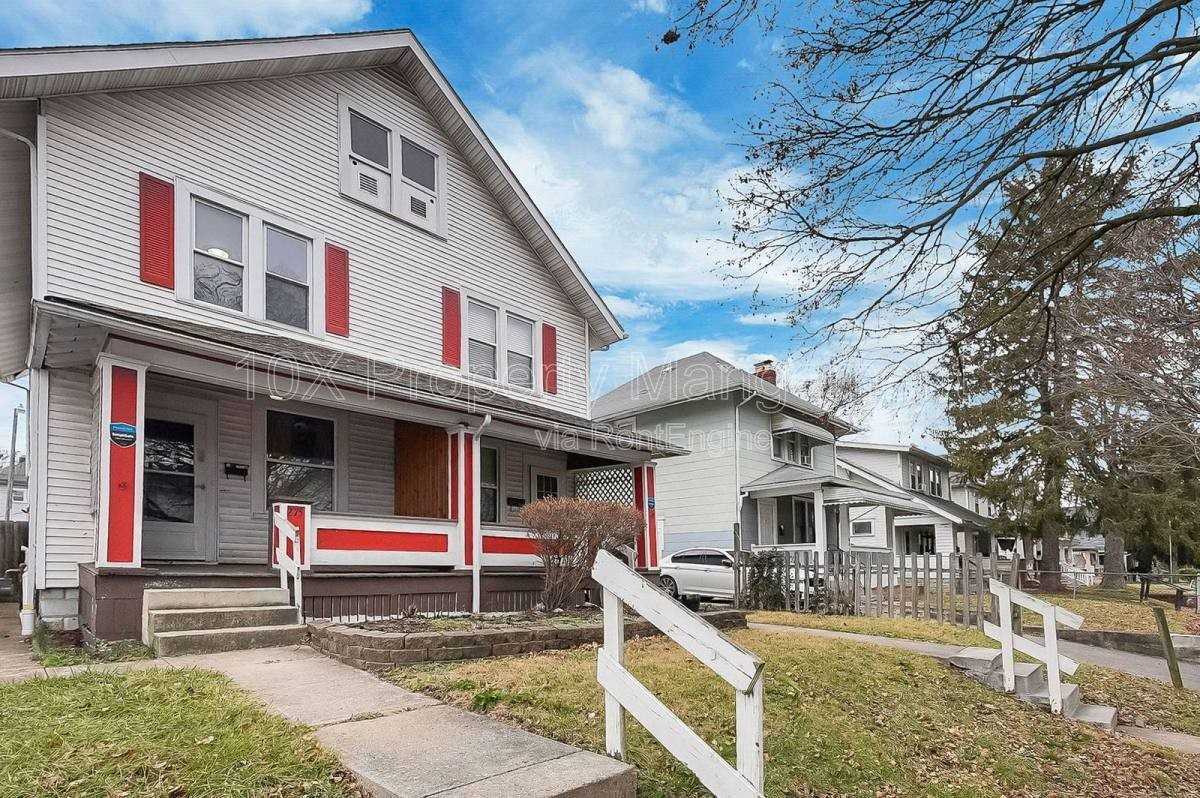 275 N Warren Ave - Photo 2 of 9