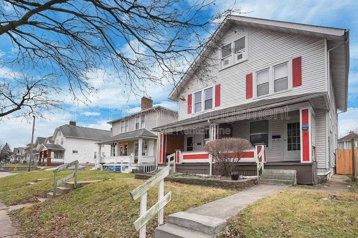 275 N Warren Ave - Photo 3 of 9