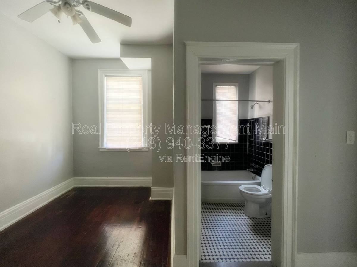 715 Parker St #4 - Photo 7 of 8