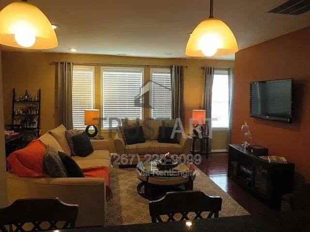 4421 Driftwood Dr - Photo 3 of 10