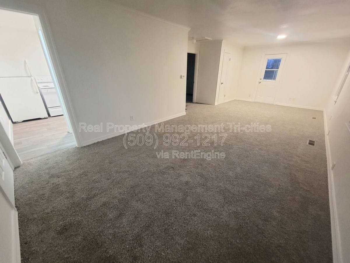 618 S Alder St - Photo 3 of 10