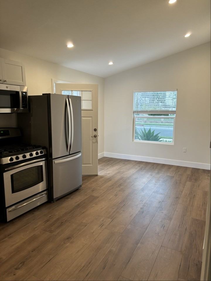 7723 Royer Ave - Photo 5 of 17