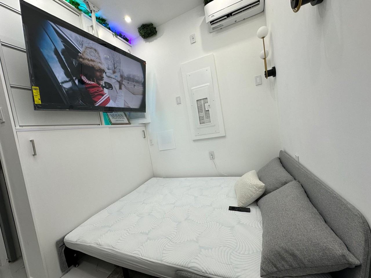 196 Danforth Avenue - Photo 2 of 12