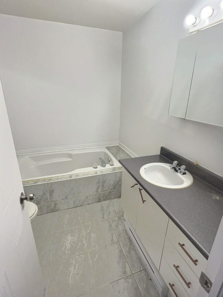 40 Cour Villeneuve - Photo 6 of 9