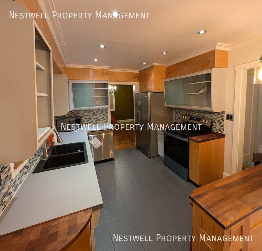 2471 S Douglas St - Photo 3 of 20