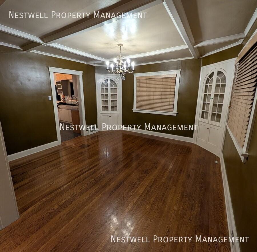 2471 S Douglas St - Photo 5 of 20