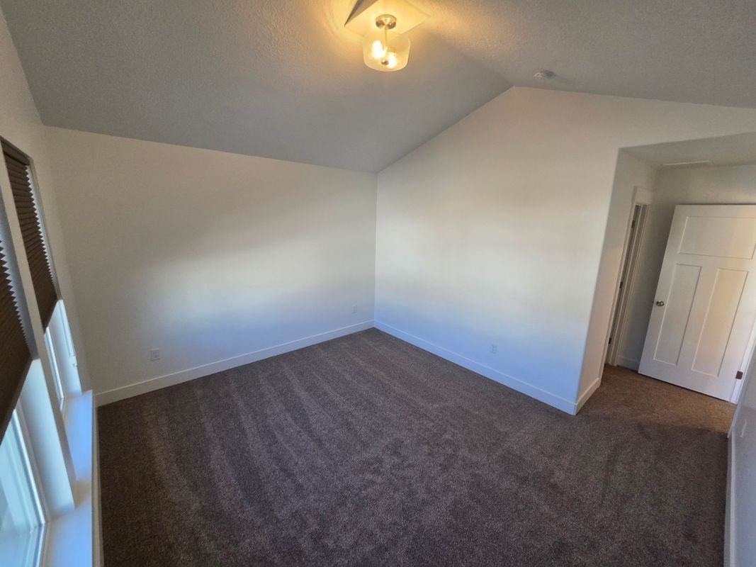 1521 W Skyline Dr - Photo 3 of 10