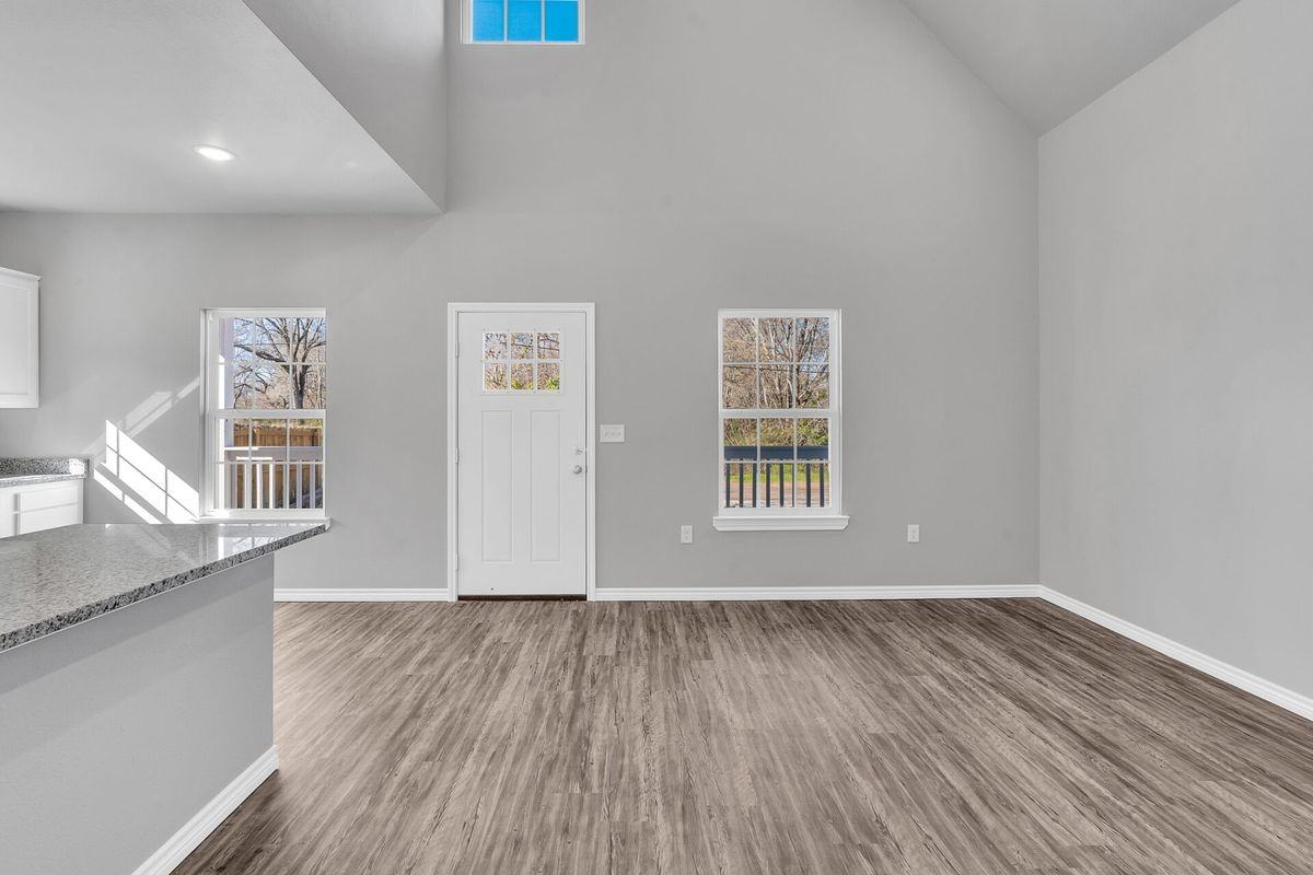 518 Ranier Dr - Photo 4 of 25