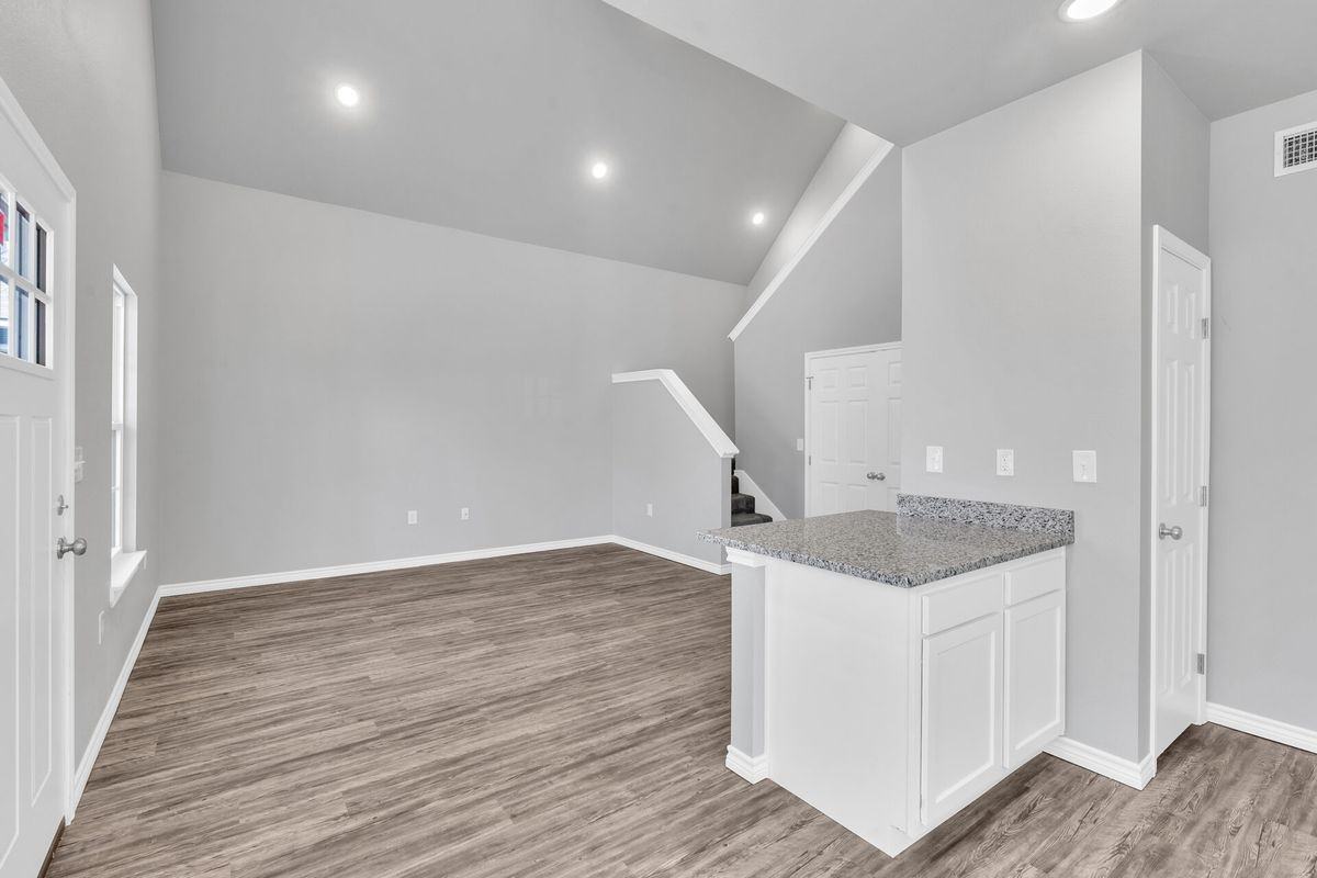 518 Ranier Dr - Photo 6 of 25