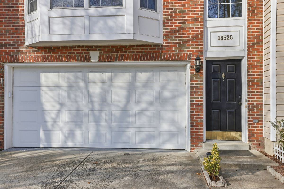 18525 Sierra Springs Sq - Photo 3 of 30