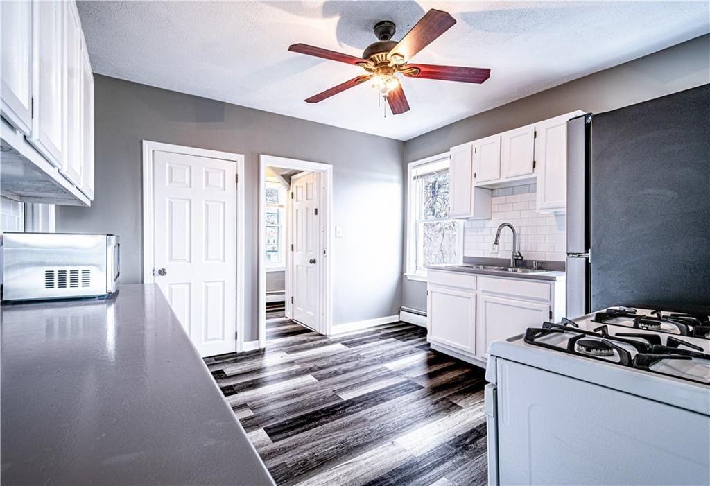 216 Maplewood Ave - Photo 4 of 20