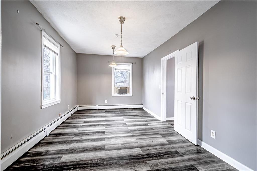 216 Maplewood Ave - Photo 6 of 20