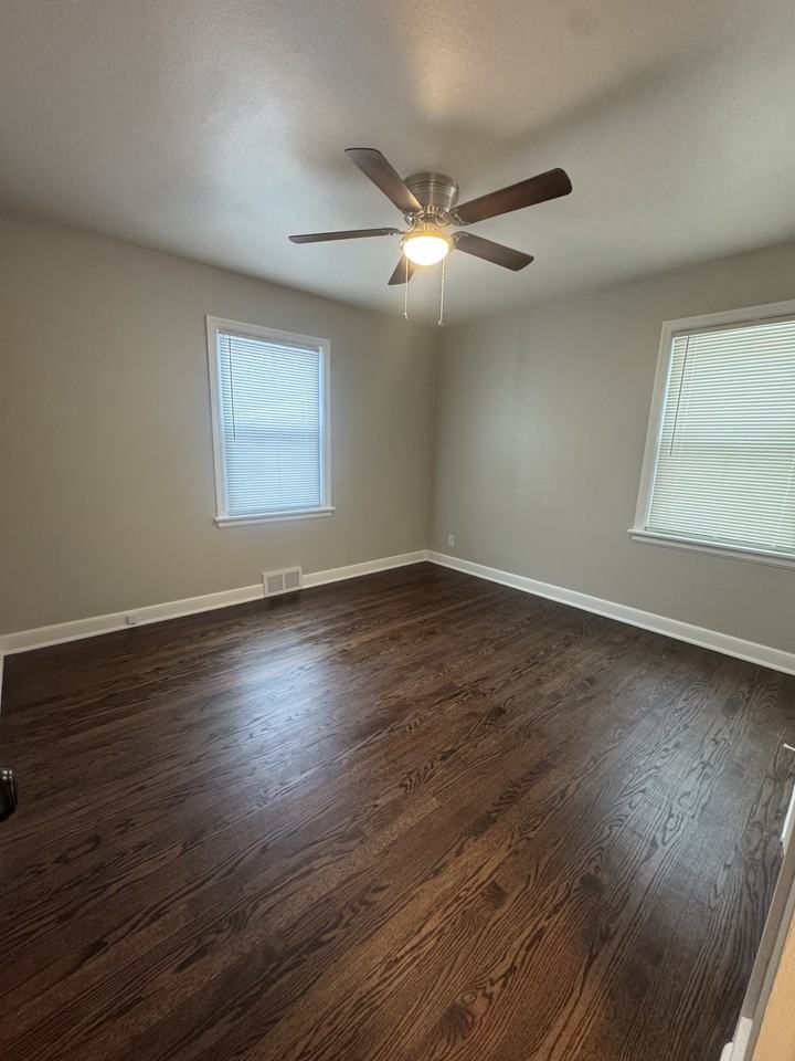 4841 N Mohawk Ave #2 - Photo 5 of 9