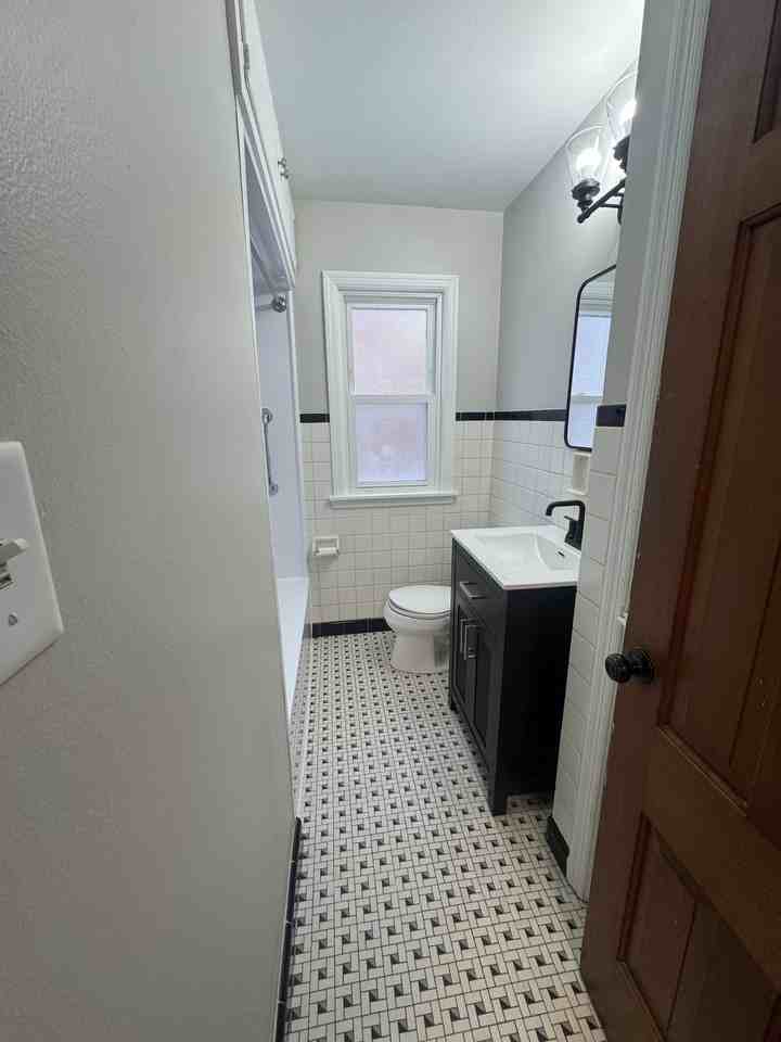 4841 N Mohawk Ave #2 - Photo 6 of 9