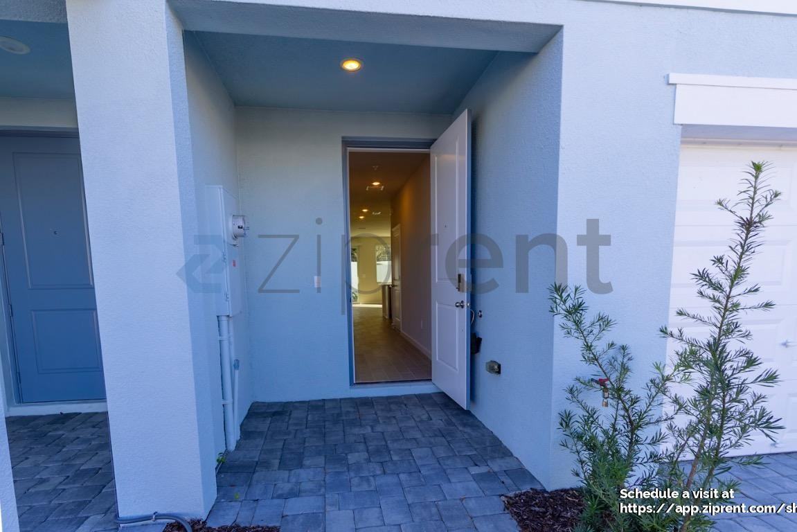 458 Salisbury Cir - Photo 5 of 47