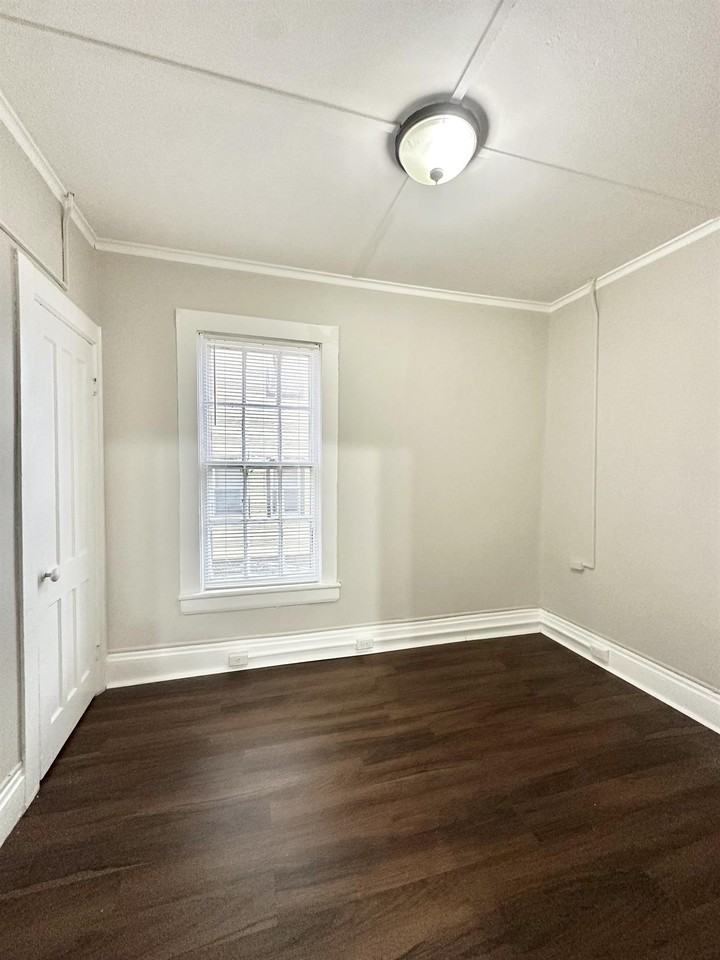 1422 5th Ave #1 - Photo 4 of 9