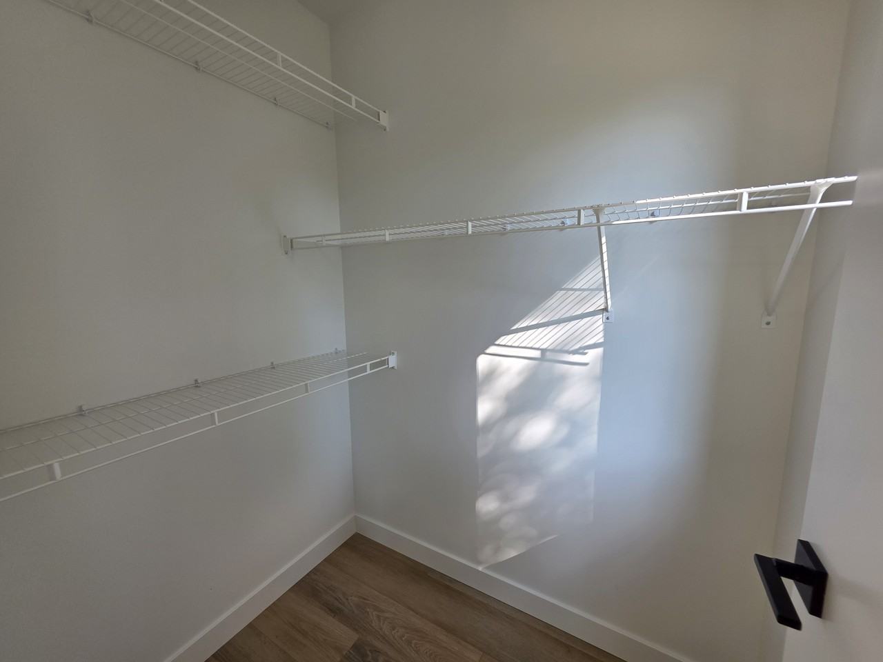 406 Collegiate Street - Photo 7 of 15