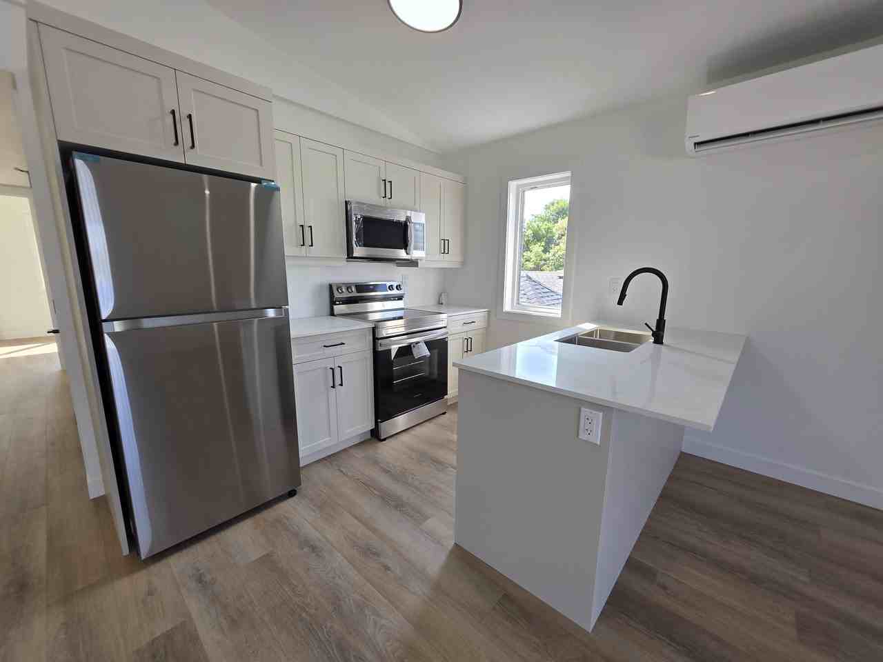 406 Collegiate Street - Photo 4 of 15