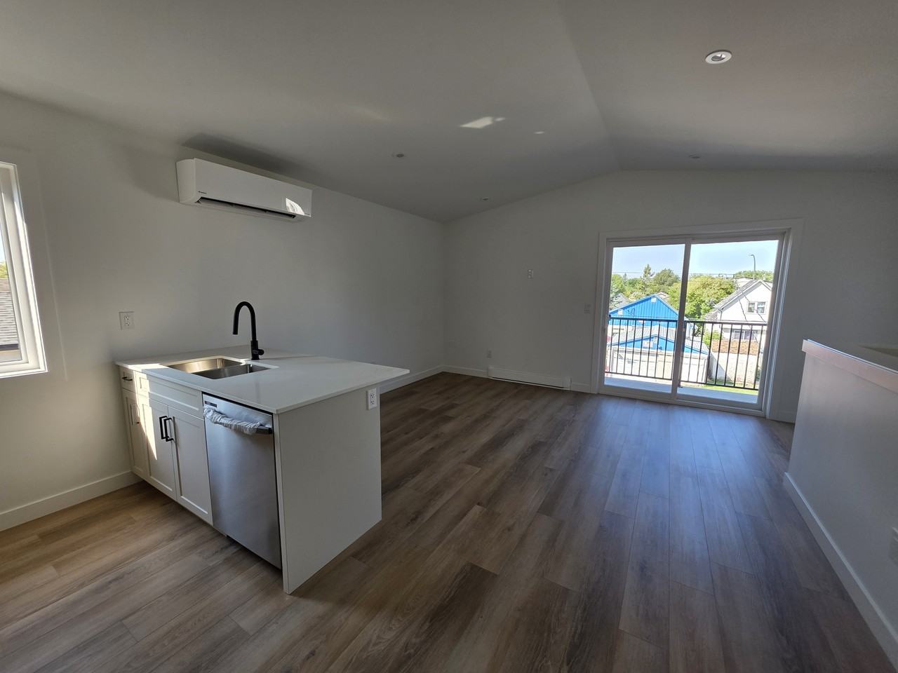 406 Collegiate Street - Photo 3 of 15