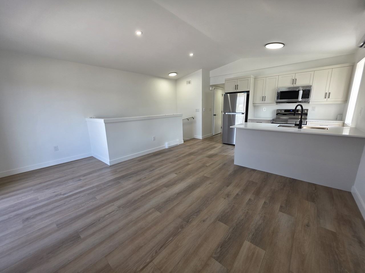 406 Collegiate Street - Photo 2 of 15