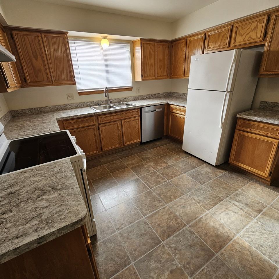 30366 Wedgewood Cir - Photo 4 of 15