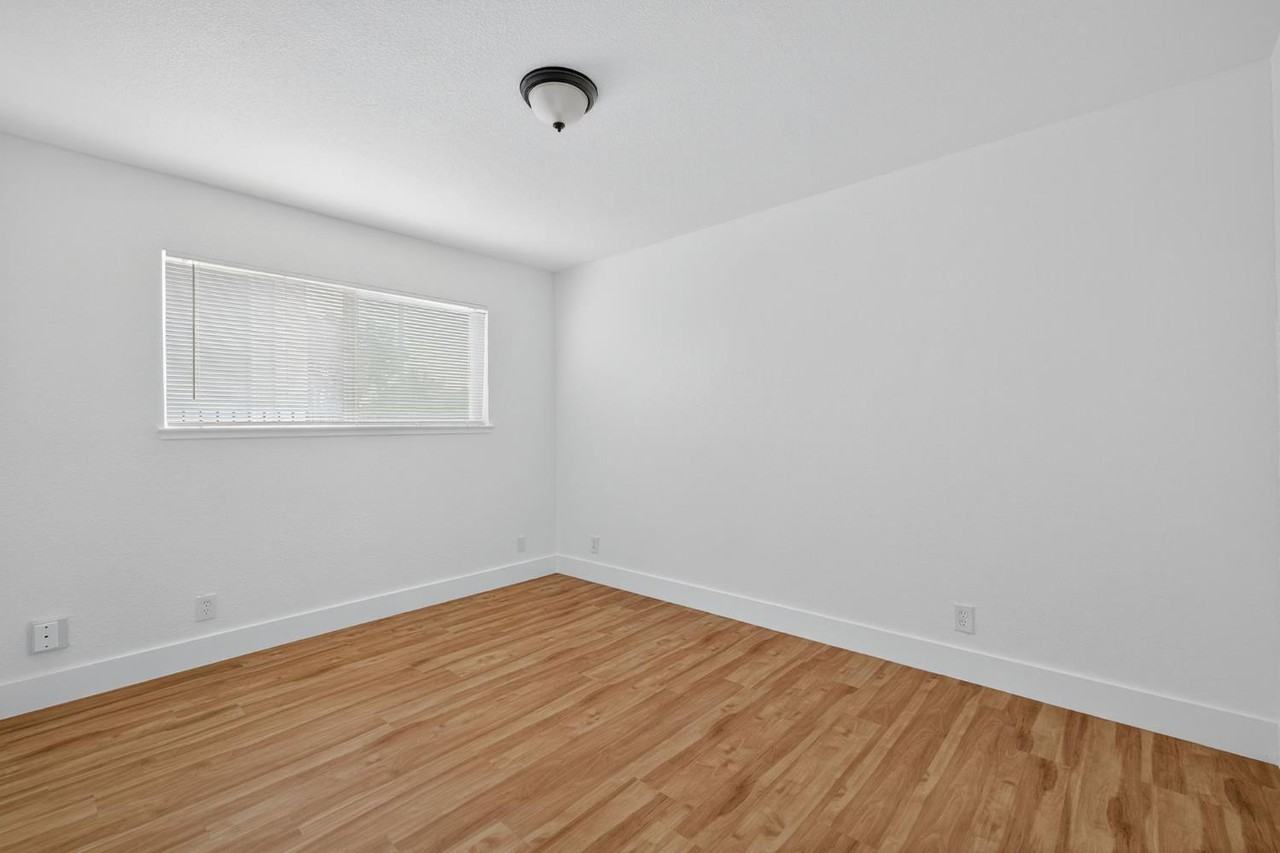 3907 43rd Ave Apt E - Photo 6 of 16