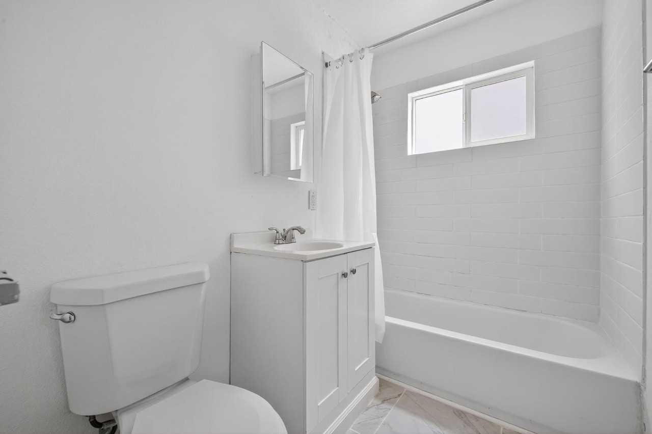 3907 43rd Ave Apt E - Photo 7 of 16