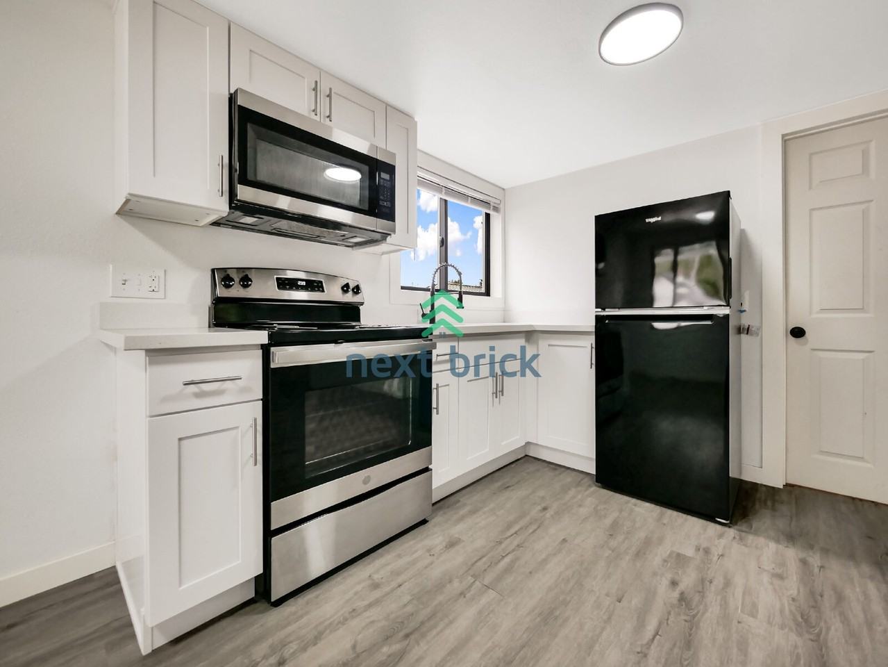 221B Cedar Ave - Photo 2 of 11