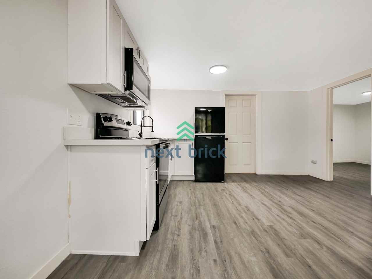 221B Cedar Ave - Photo 4 of 11