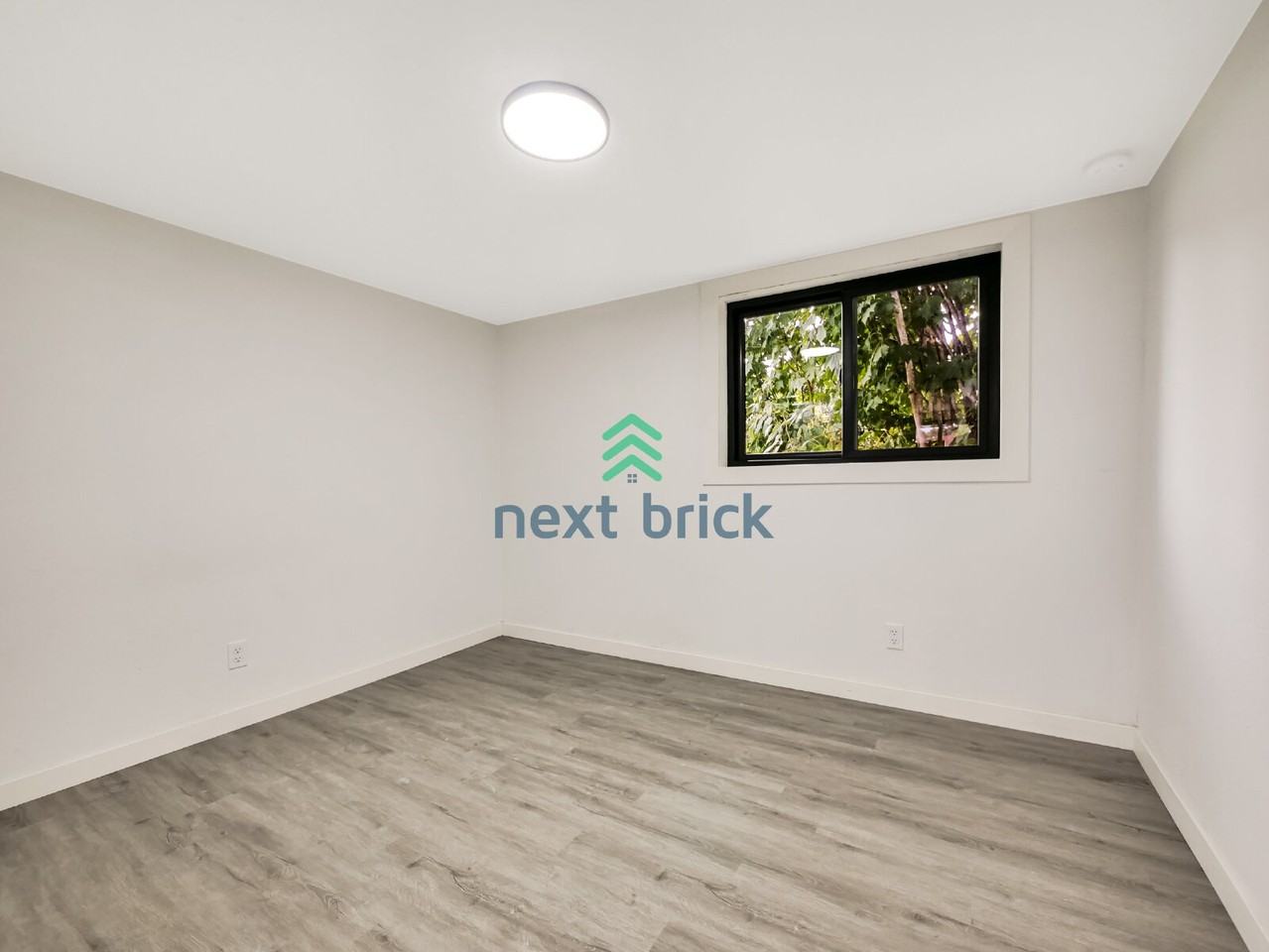 221B Cedar Ave - Photo 7 of 11