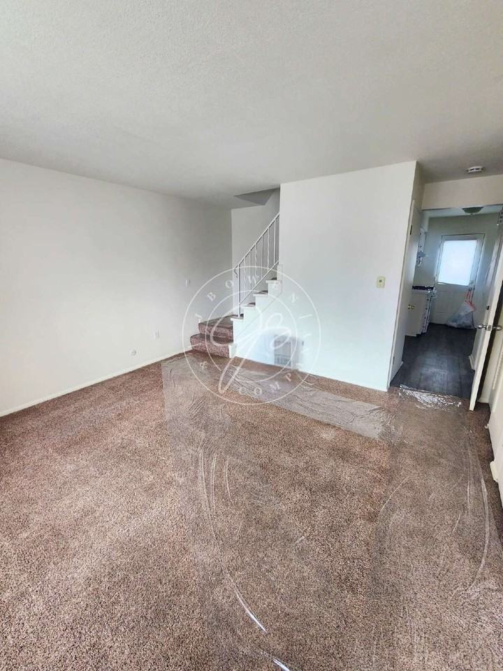 2611 Shoreland Ave #8 - Photo 2 of 21