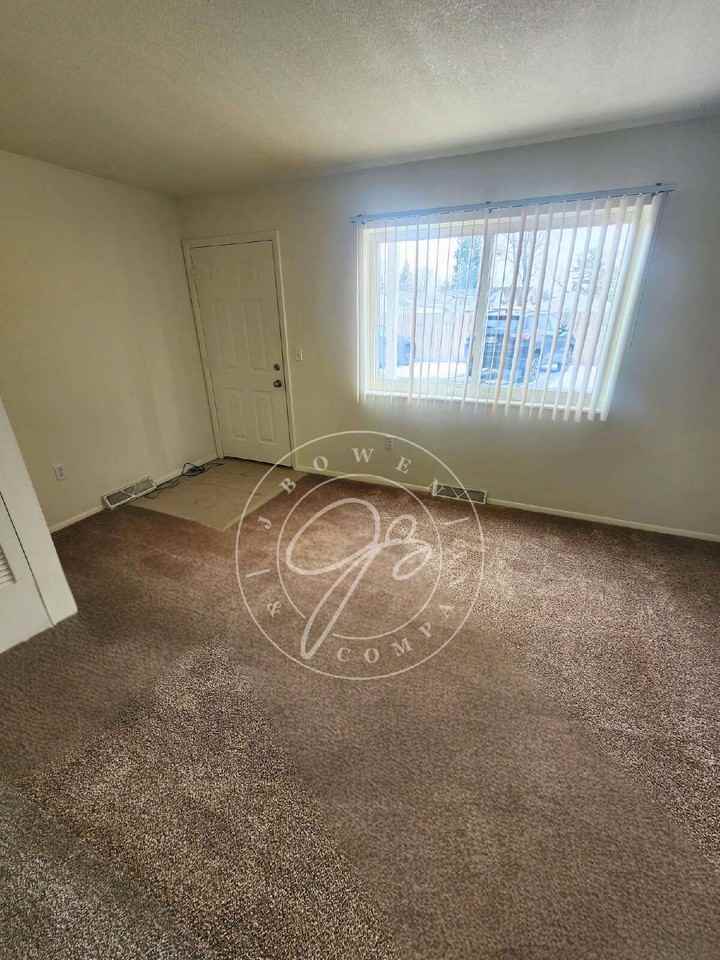 2611 Shoreland Ave #8 - Photo 4 of 21