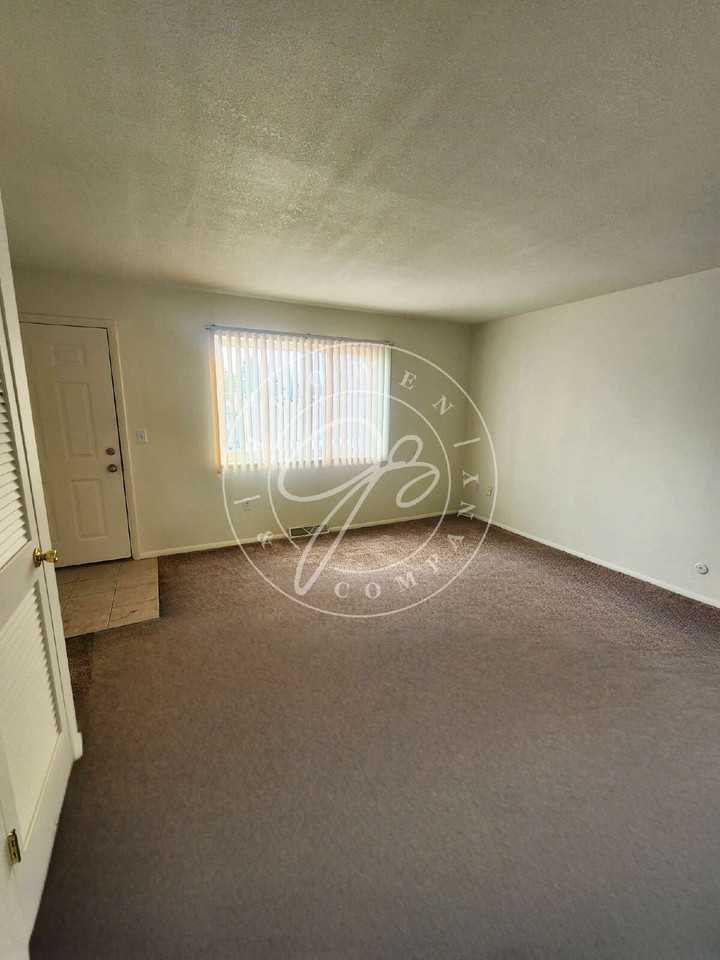 2611 Shoreland Ave #8 - Photo 5 of 21