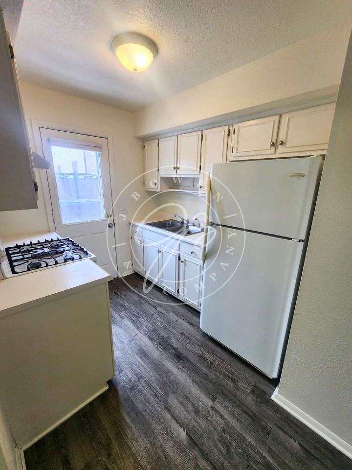 2611 Shoreland Ave #8 - Photo 6 of 21