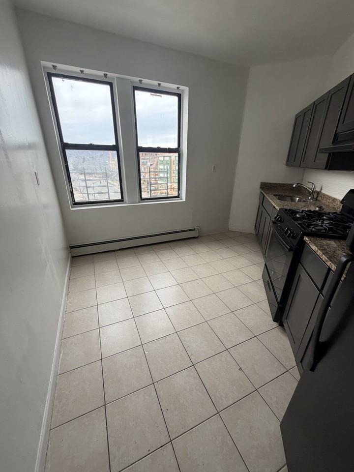 212 Central Ave #5G - Photo 2 of 12