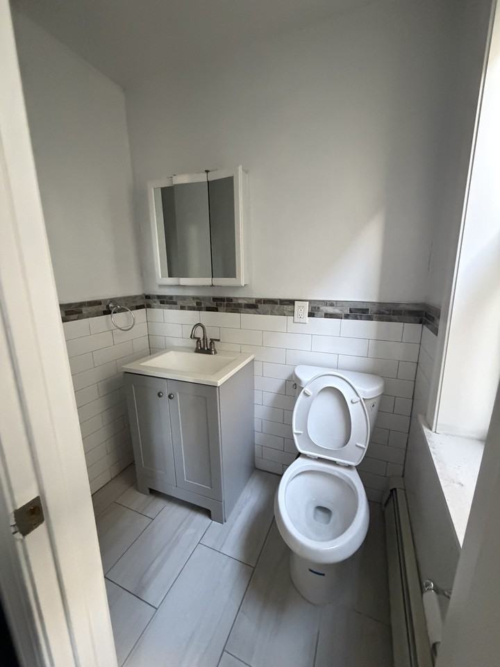 434 Avenue C #7 - Photo 4 of 8