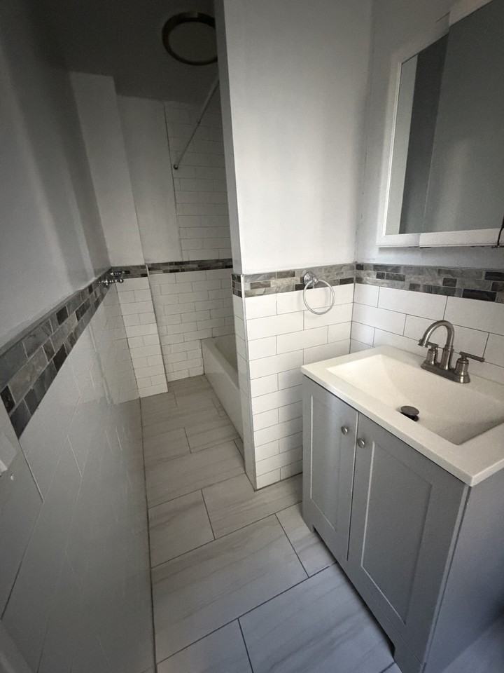 434 Avenue C #7 - Photo 7 of 8