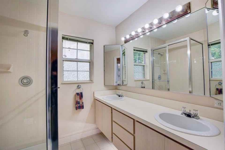 1940 Hartford Ct - Photo 7 of 7