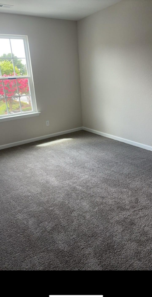 3113 Burlington St - Photo 2 of 12