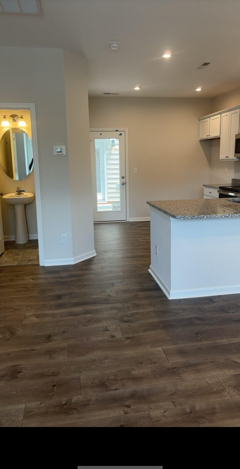 3113 Burlington St - Photo 4 of 12