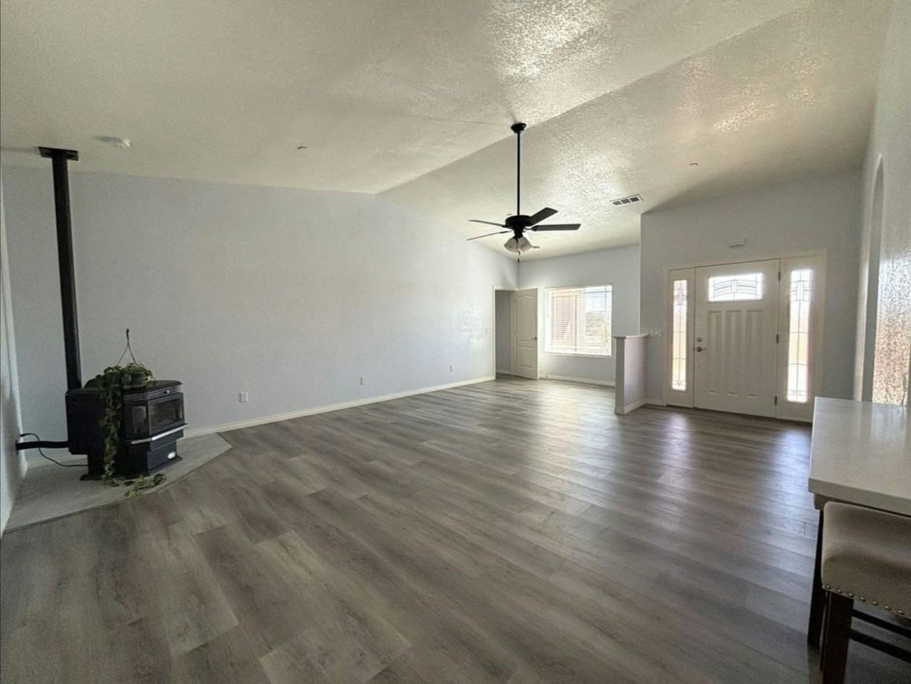 9875 Magnolia Ave - Photo 5 of 20