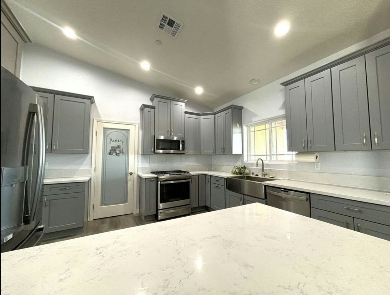 9875 Magnolia Ave - Photo 6 of 20