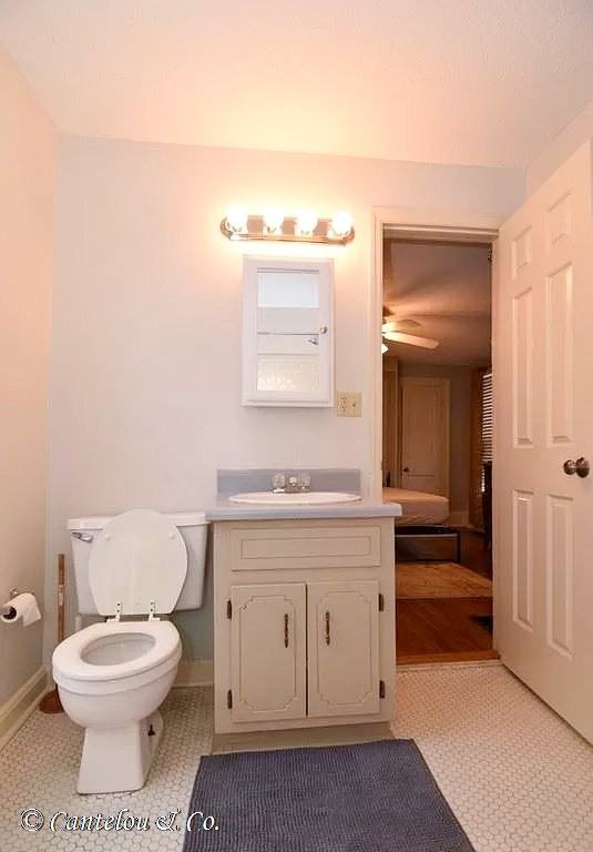 350 Telfair Street, Unit E - Photo 7 of 9