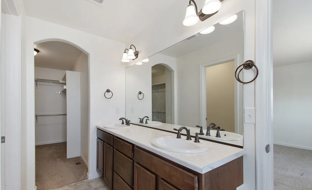 703 South Settlers Drive - Photo 7 of 13