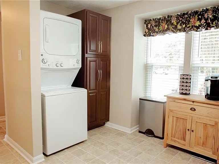 4912 Finnegan Court - Photo 5 of 8