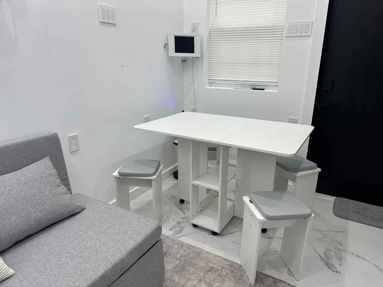 196 Danforth Ave - Photo 4 of 11