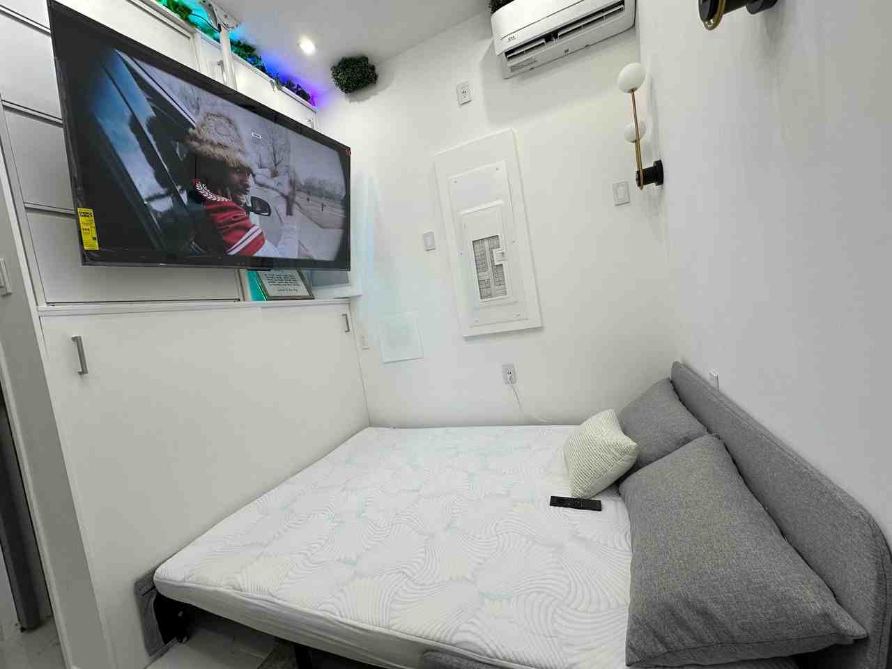 196 Danforth Ave - Photo 6 of 11