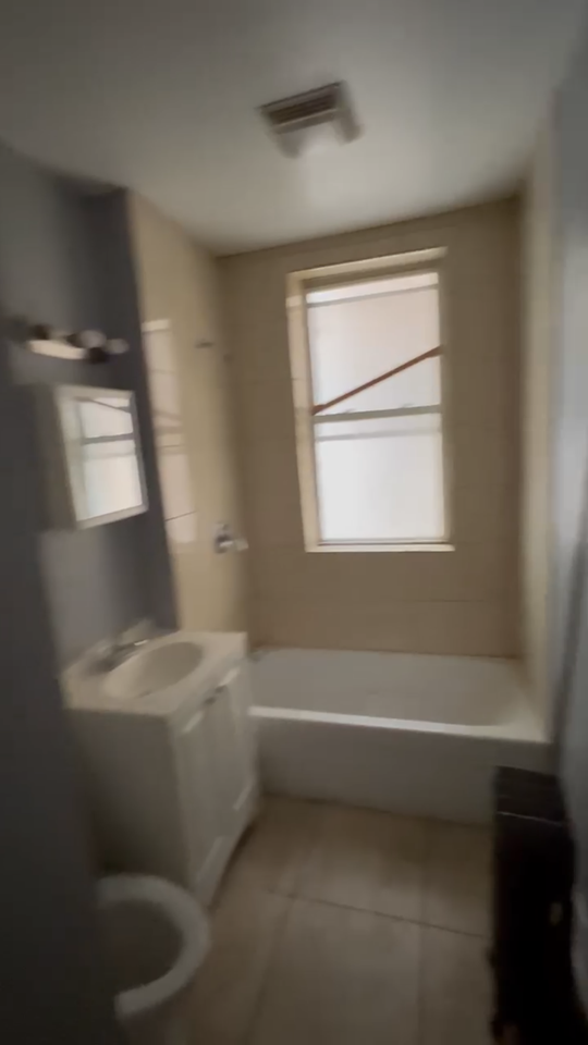 4533-47 S Calumet - Photo 6 of 9