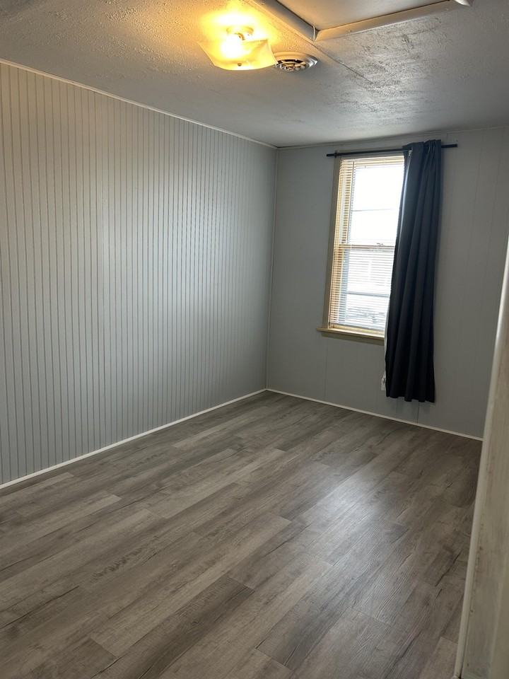 460 Main Street - Photo 3 of 7